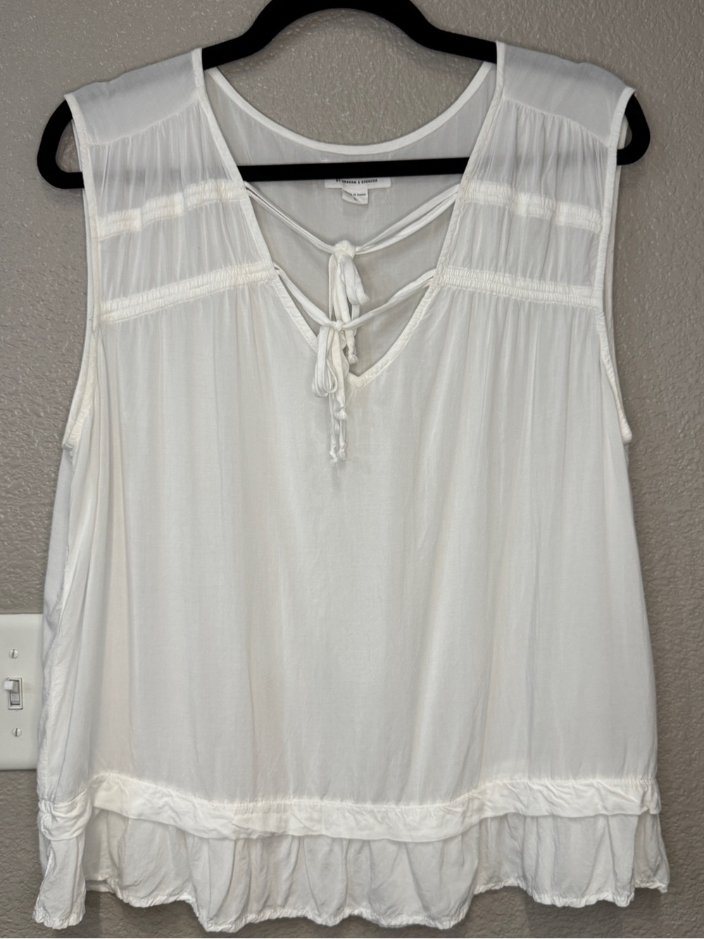 Velvet by Graham & Spencer White Sleeveless Tie Neck Ruffle Hem Boho Blouse